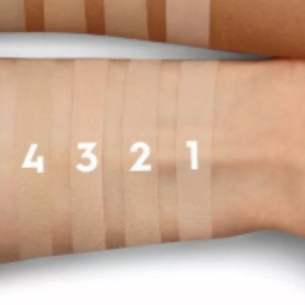 Urban Decay Face Bond Self-Setting Waterproof Beige Foundation
(# 3 Fair Warm) - Picture 4 of 4